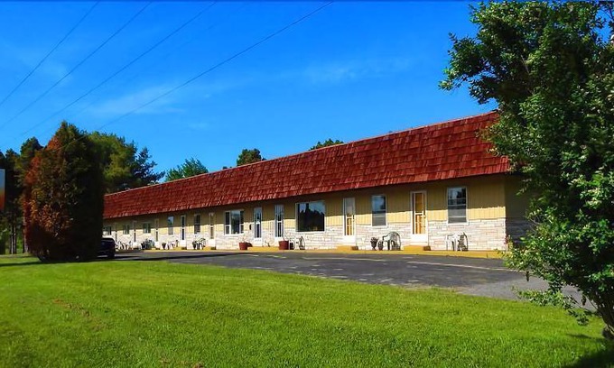 Algoma District Hotel | MacIver's Motel and Camp