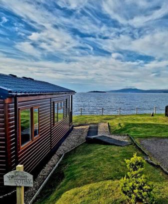 Broadford Apartment | MacKenzies Bothy - SeaFront Cabin