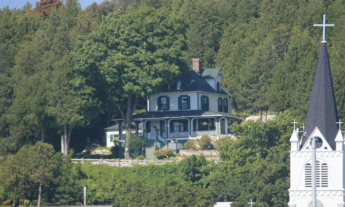 Mackinac Island House | Mackinac Island East Bluff Cottage