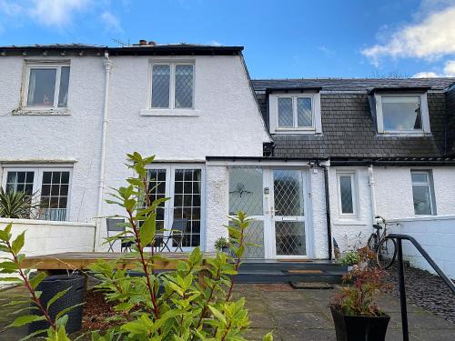 Arrochar House | MacLeen Cottage