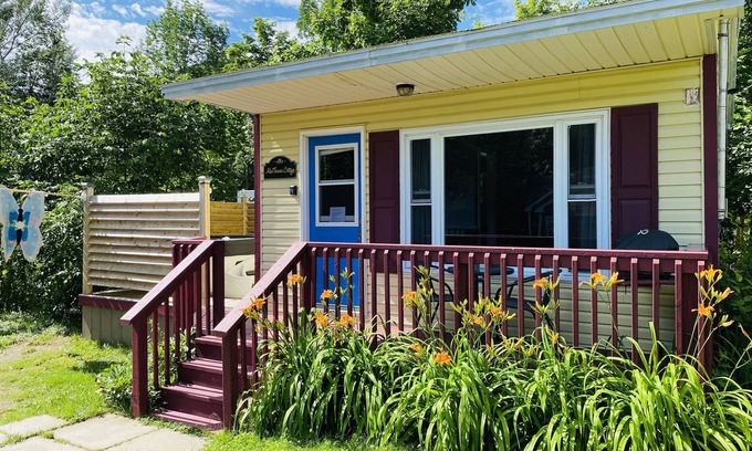 Pleasant Bay Cottage | MacToimin Cottage Private Hot Tub Cabot Trail, Pleasant Bay,N.S.