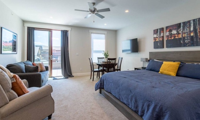 Grand Lake Apartment | Mad Moose Retreat: Gorgeous Condo by Grand Lake!