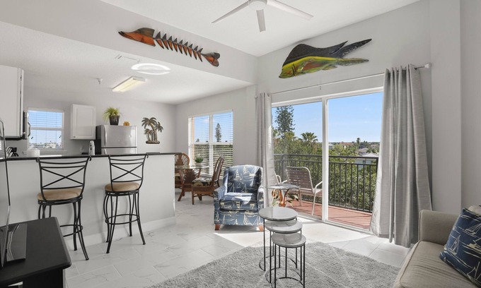 Madeira Beach Condo | π
Madeira Bay Resort #413 β Spacious Two-Bedroom Retreat with Dual Balconies & Marina Views