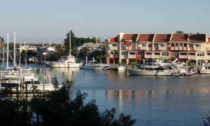 Madeira Beach Apartment | Madeira Beach Condo near John's Pass