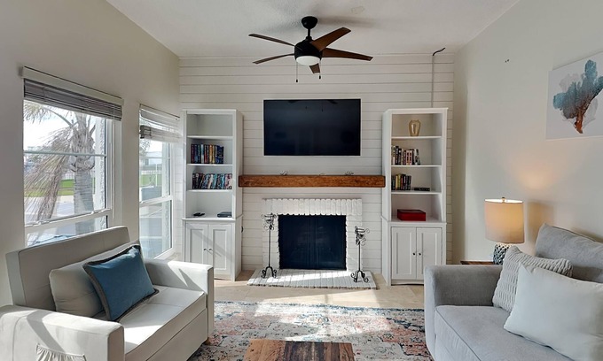 Madeira Beach Condo | Madeira Beach Yacht Club 247F | Balcony, Dock, Pool + Hot Tub Access