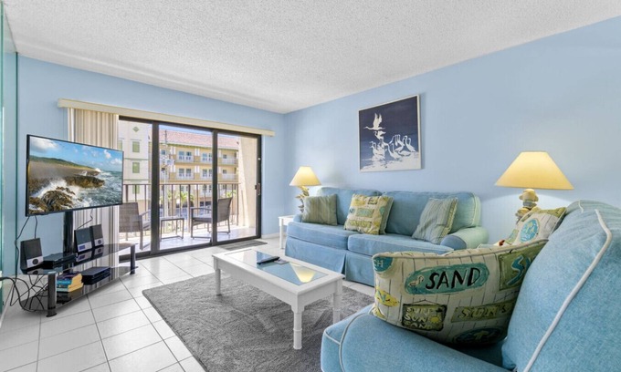 Madeira Beach Condo | Madeira Place 303: 1BD/2BA Retreat Near John's