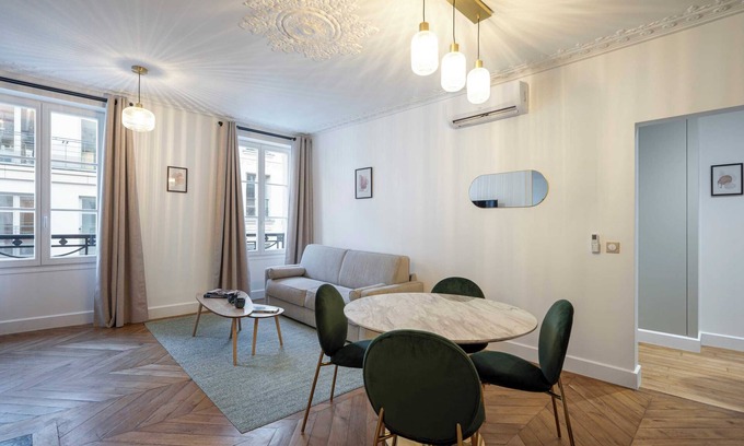 Chaussee-d'Antin Apartment | Madeleine Opéra - Excellent One Bedroom in Paris