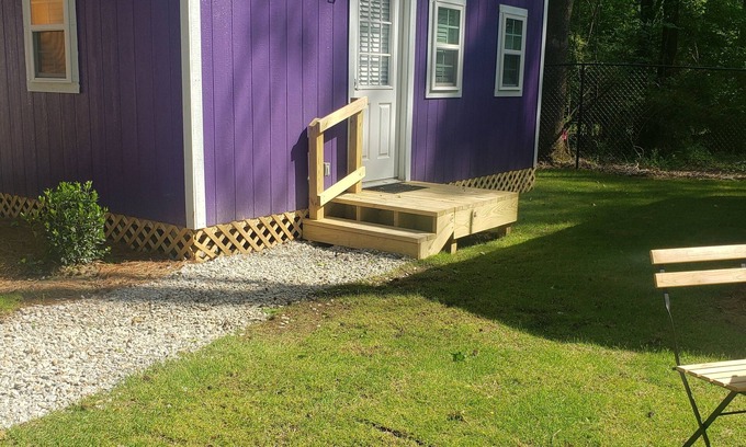 Notasulga Cabin | MadHatter Tiny Home- 9 Miles to AUBURN AL & Jordan Hare Stadium