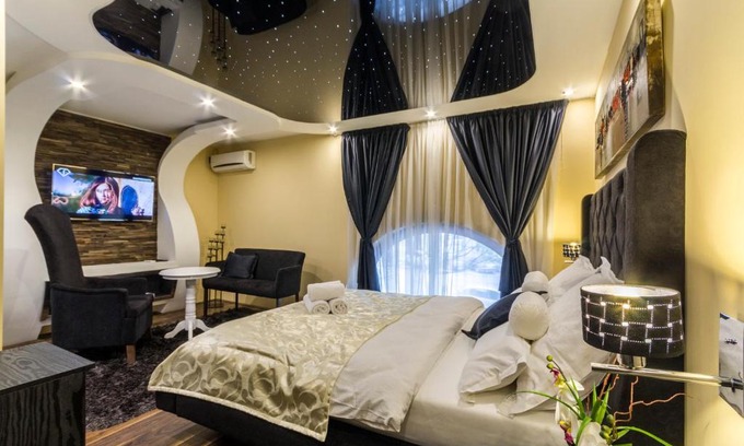 Savamala Bed & Breakfast | Madison - Square Sava