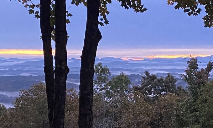 Blue Ridge House | Maes Cottage In The Clouds