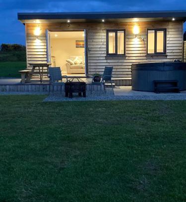 Llanon Other | MAESLLAN CABINS 'Hud Y Machlud'