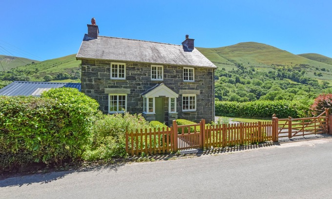 Mawddwy House | Maesmor - Three Bedroom House, Sleeps 6