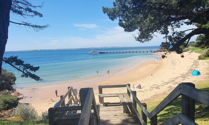 Cowes Apartment | Maggie's Place - rest, relax, rejuvenate!