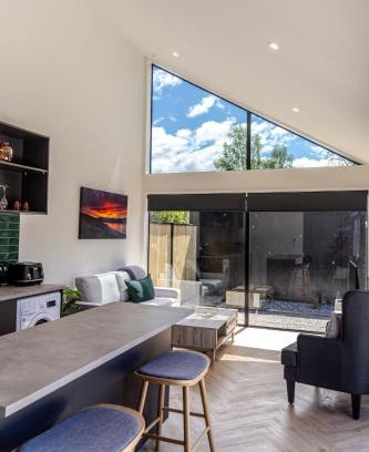 Twizel Apartment | Magic On Maryburn - The Green Room