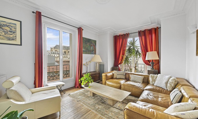 6th Arrondissement Apartment | Magic on the Marche, by Veeve
