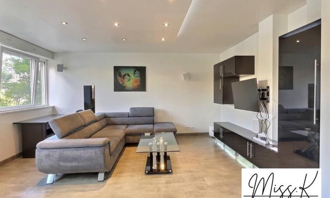 Macon Apartment | 'Magic Red' de Miss.K Conciergerie