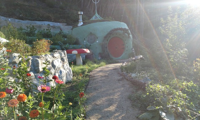Gasquet Cabin | Magic Underground Hobbit Hole @ Sustainable Ecovillage