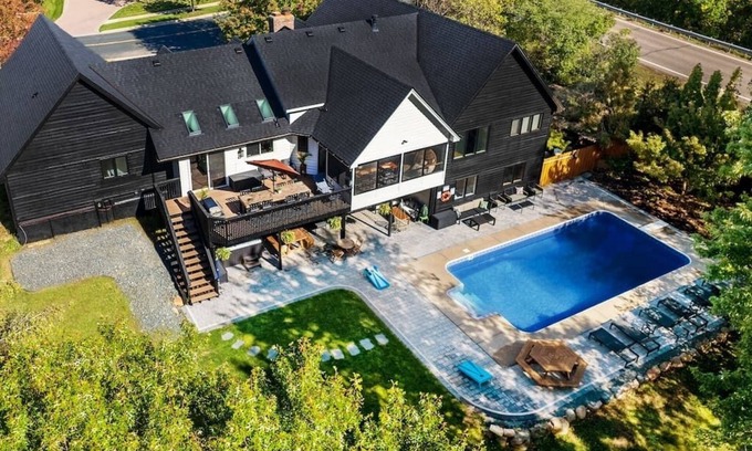 Dakota County House | Magical Lake Home 9 mins to MOA and MSP Airport