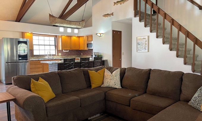 Timberline Cabin | Magical Montainbrook in Old Timberline - Ski, Hike, Golf, and More!