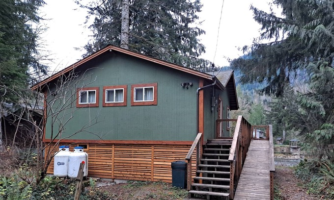 Gold Bar Cabin | Magical Retreat on the Skykomish River