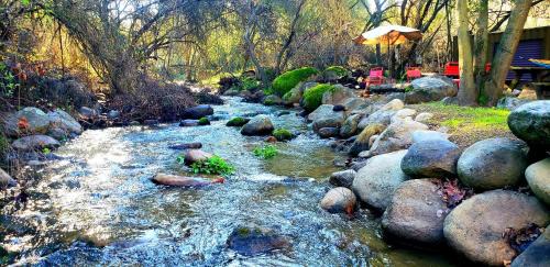 Three Rivers House | Magical River House ! 10 min to SNP park entrance