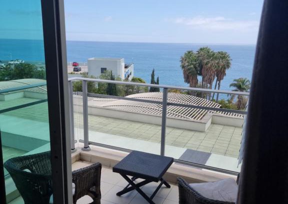 Sao Martinho Apartment | Magical Seaview (Free Parking)