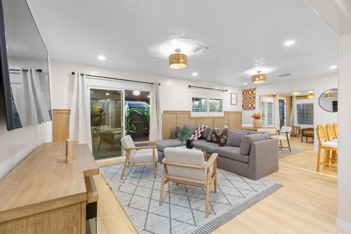 Southwest Anaheim Villa | Magical Spacious Villa -10BEDS - 3 Mi to Disneyland and Socal Gems