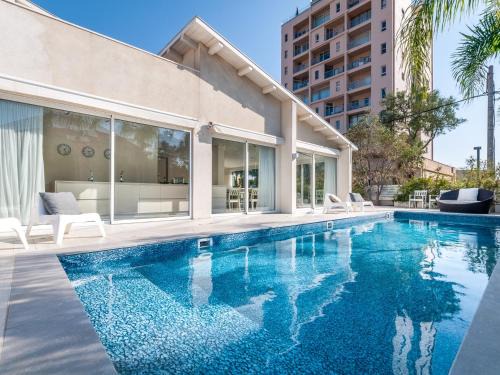 Herzliya Pituach Villa | Magical Villa With Pool