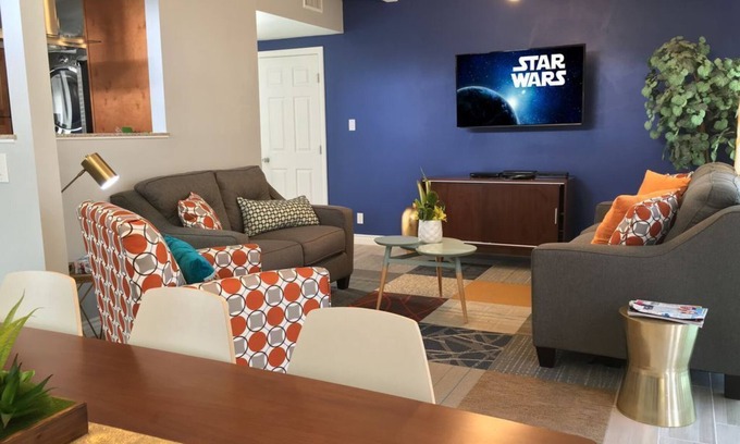 Hermosa Village House | Magicway Villas + Star Wares House + Close Walk To Disneyland