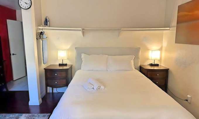 La Presa Apartment | MaGiQ Private Master En-Suite w Private Bathroom, No Shared Spaces