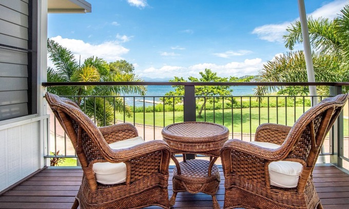 Nelly Bay House | Magnetic Docks Townhouse 5, Beachfront townhouse with magnificent views