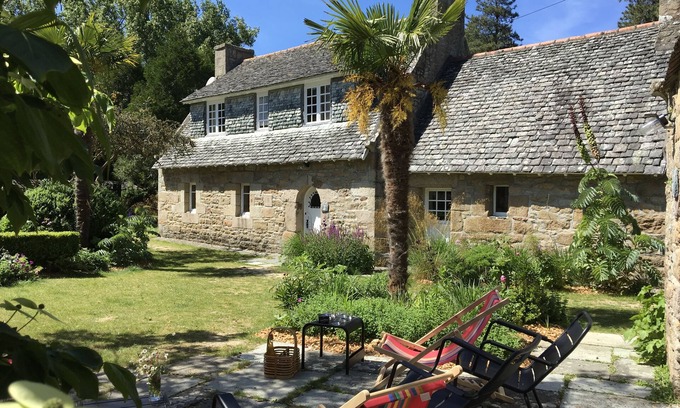 Tregastel Cottage | Magnificent 1 hectare property with wood and pond, direct access to the beach