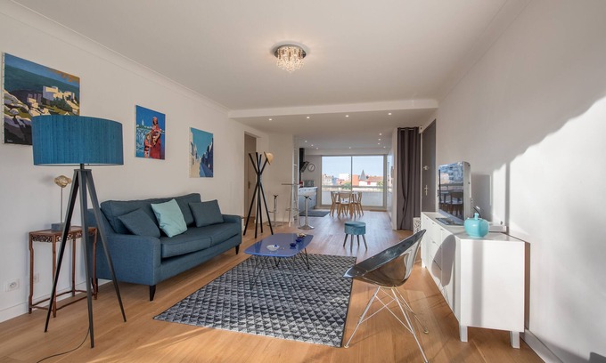 Arcachon Apartment | Magnificent 1st line apartment.50 m from the beach.Ideal location.Private parking.