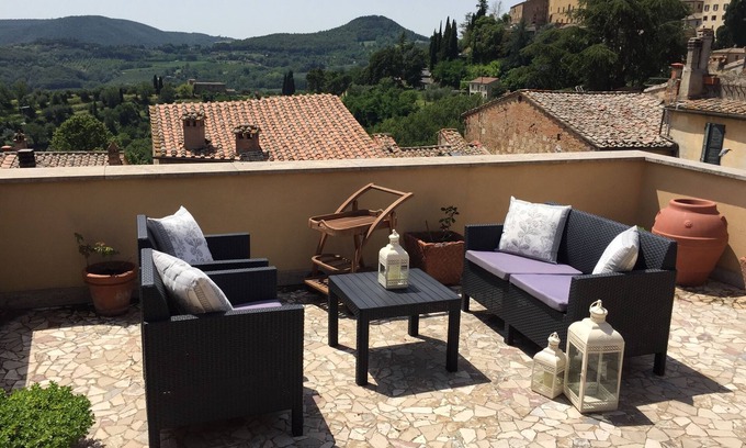 Montepulciano Apartment | Magnificent 2 Bedroom Apartment with Terrace and Air Conditioning