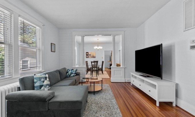 Norfolk House | Magnificent 2 Bedroom Home in Norfolk's Best Neighborhood
