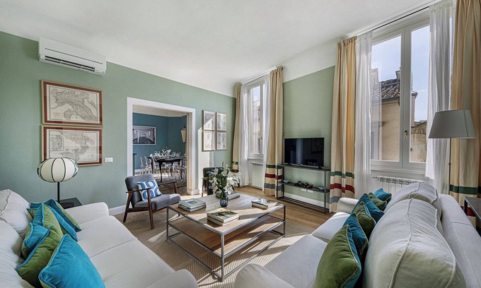 Santo Spirito Apartment | MAGNIFICENT 3BD-3.5 BA DESIGNER APARTMENT, PRIME FLORENCE LOCATION!