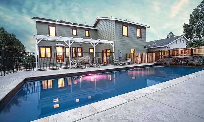 Southwest Anaheim House | Magnificent 5 Bed 3.5 Bath Sleeps 13, Pool & Jacuzzi 1/2 mile to Disneyland