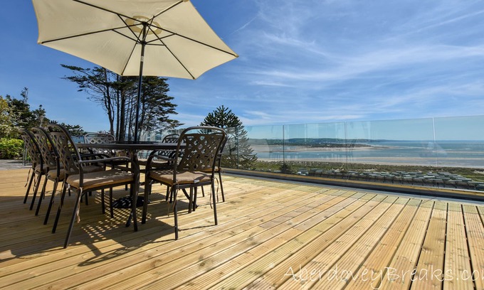Aberdovey House | Magnificent 5 Bedroom Property, Sleeps up to 10, Stunning Views.