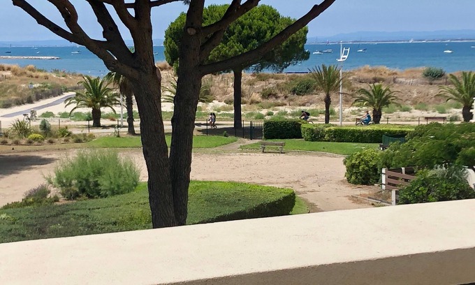 Le Grau-Du-Roi Apartment | Magnificent apartment. 2 bedrooms for 4 to 6 people with sea view and direct beach access