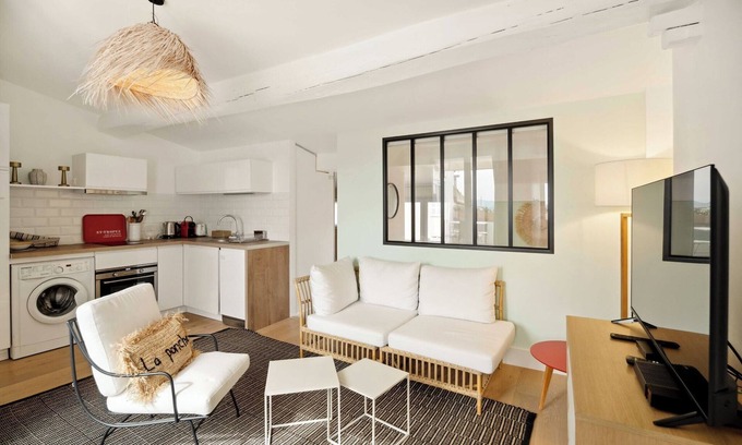 Old Town Apartment | Magnificent apartment - AC- 2BR- Saint-Tropez