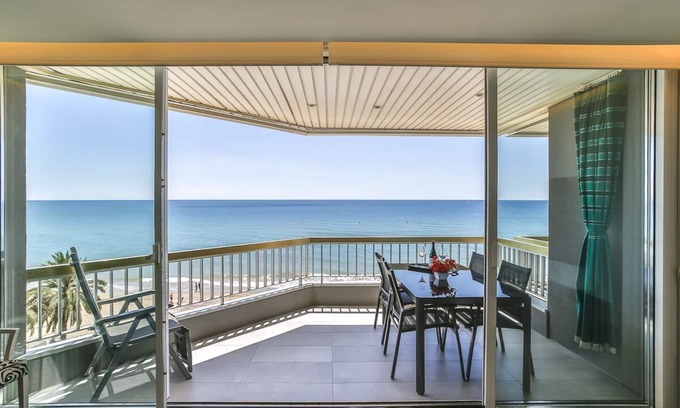 Calafell Apartment | MAGNIFICENT APARTMENT IN FIRST LINE OF SEA.