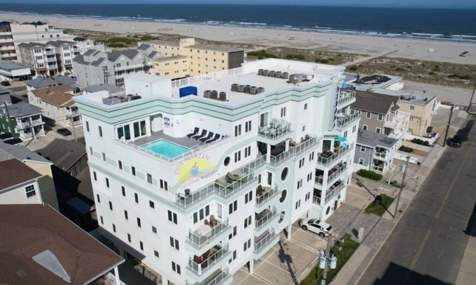 Wildwood Crest Condo | Magnificent Beach Retreat in Wildwood Crest w/POOL