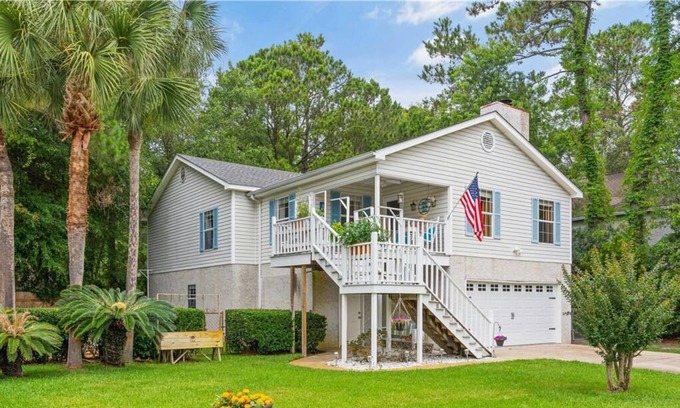Saint Simons Island House | Magnificent Coastal Retreat 2.5 miles from the beach!
