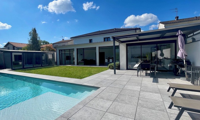 Merignac Villa | Magnificent contemporary architect-designed villa