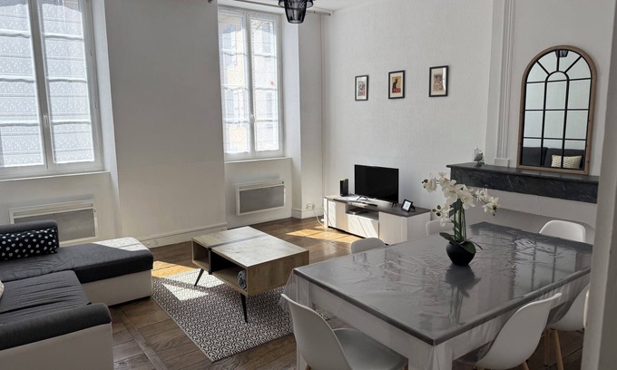 Bagneres-de-Bigorre Apartment | Magnificent pied-à-terre on 1st floor