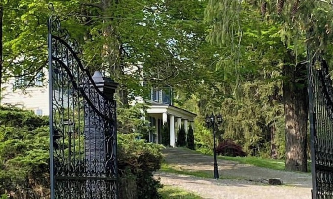 Hopewell Junction House | Magnificent historic mansion with amazing barn