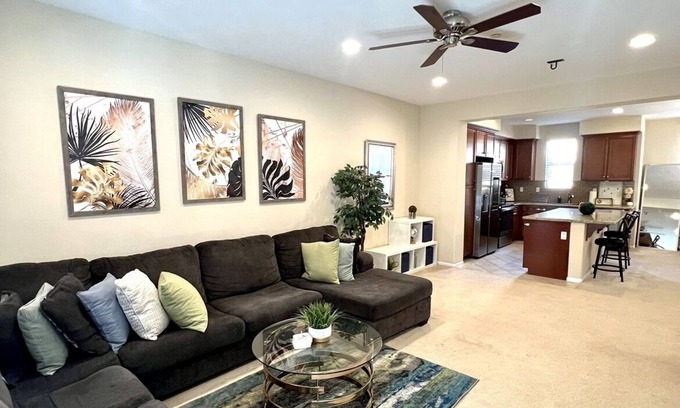 Zaferia House | Magnificent home in Signal Hill!