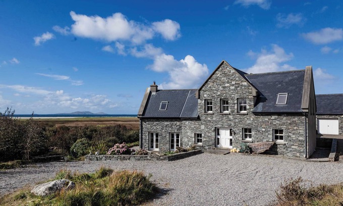 Cloonamanagh Apartment | Magnificent house on the West Coast of Ireland