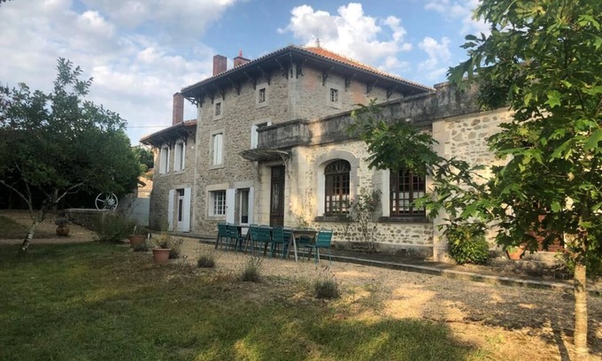 Busserolles House | Magnificent house with large garden and private pond