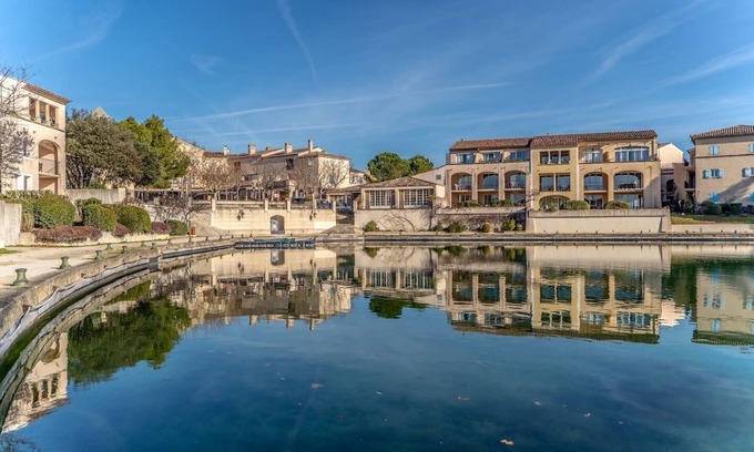 Pont Royal Apartment | Magnificent lake view at Golf de Pont-Royal